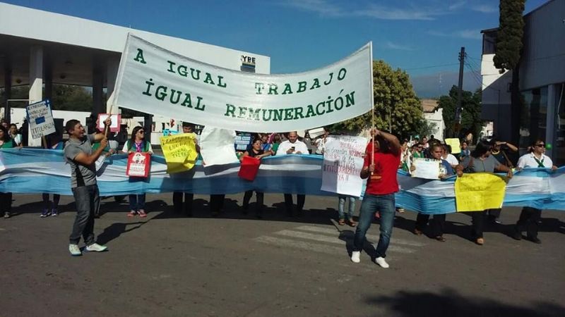 Docentes municipales se manifiestan