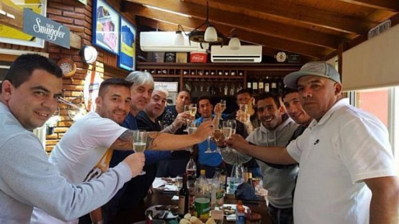 Por una foto con "La 12" Tevez podría marcharse de Boca en junio