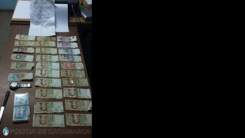 Empuñando un cuchillo robó a un remisero