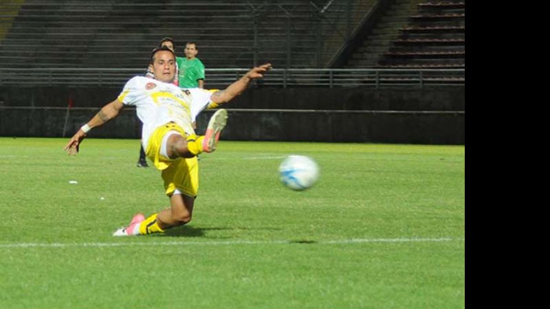 Esforzado pero justo éxito de Policial y empate alentador de Villa Cubas