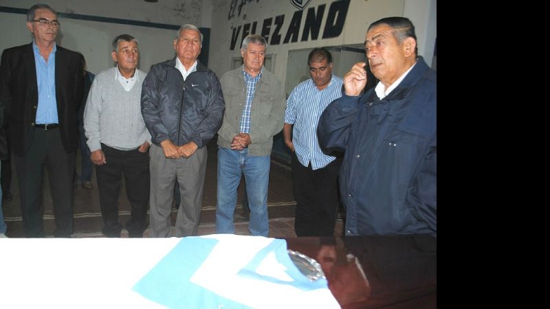 Emotiva despedida al “Coyoyo” Vega en la sede de Vélez