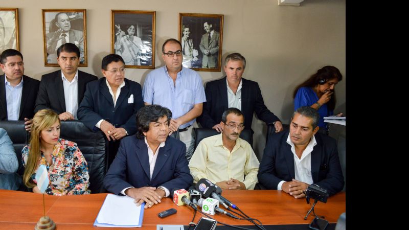 Senadores y diputados insisten con la restitución integral del 16,9 %