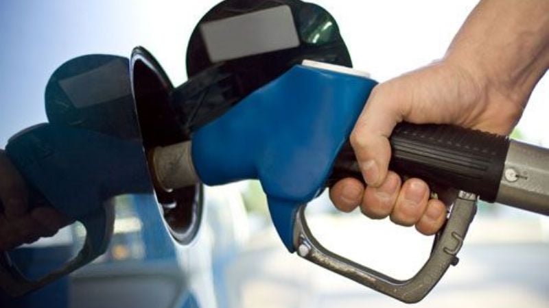 Desde hoy se comercializan los combustibles un 6% más caro