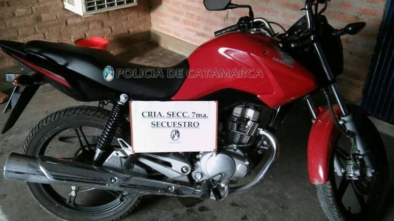 Recuperan una moto robada en el barrio Alem