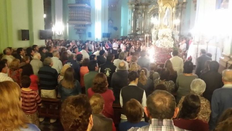 Homenaje de las familias con renovación de promesas matrimoniales y bendición a embarazadas