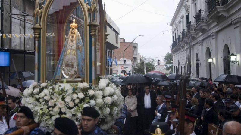 Lucía en la Procesión