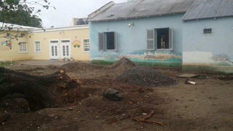Trabajos de reparación en la Escuela Especial N° 8 de Piedra Blanca