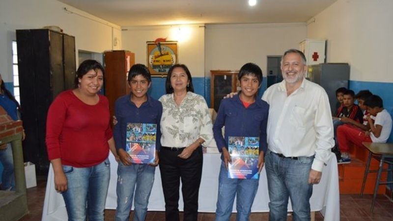 Más de 500 alumnos belichos recibieron sus certificados de salud y anteojos