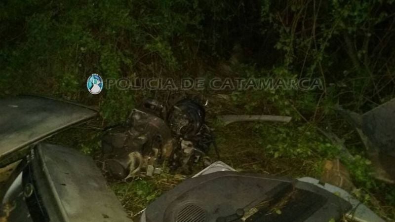 Recuperan autopartes en un descampado