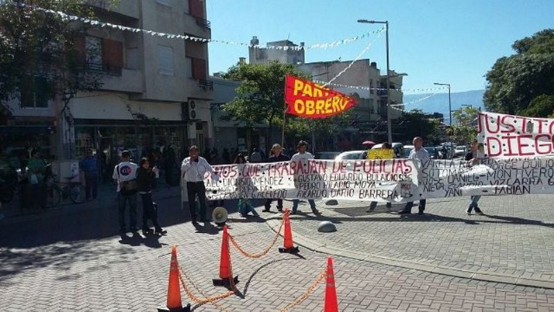 Cuestionan el silencio de Denett