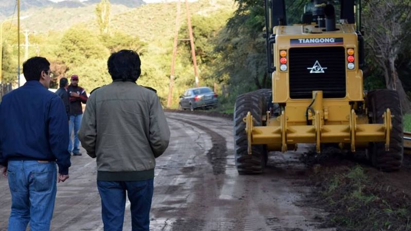 Arreglan calles en FME tras las lluvias