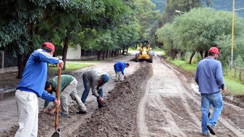 Arreglan calles en FME tras las lluvias
