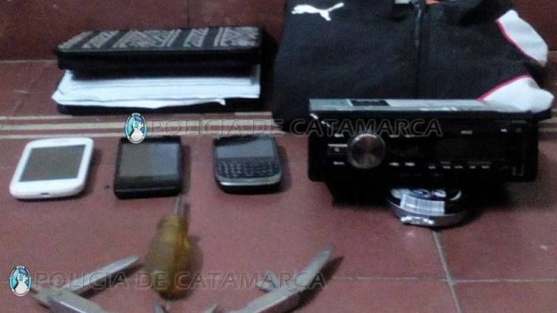 Adolescentes demorados con elementos robados