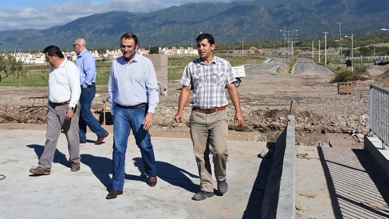 López Rodríguez inspeccionó avances en el puente de Valle Chico