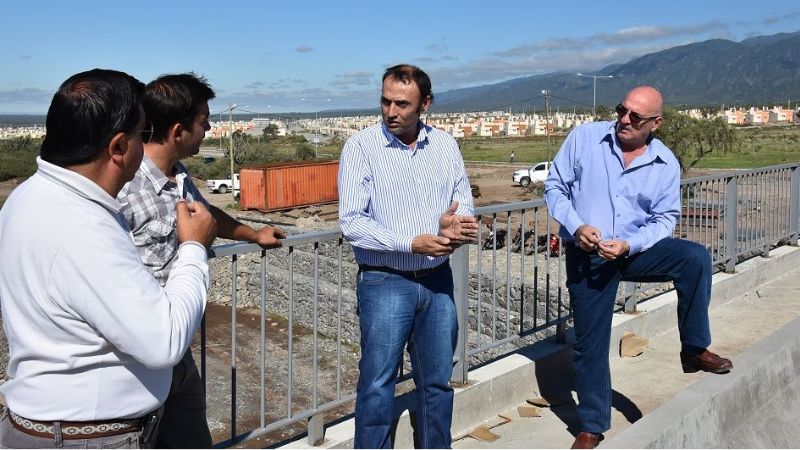 López Rodríguez inspeccionó avances en el puente de Valle Chico