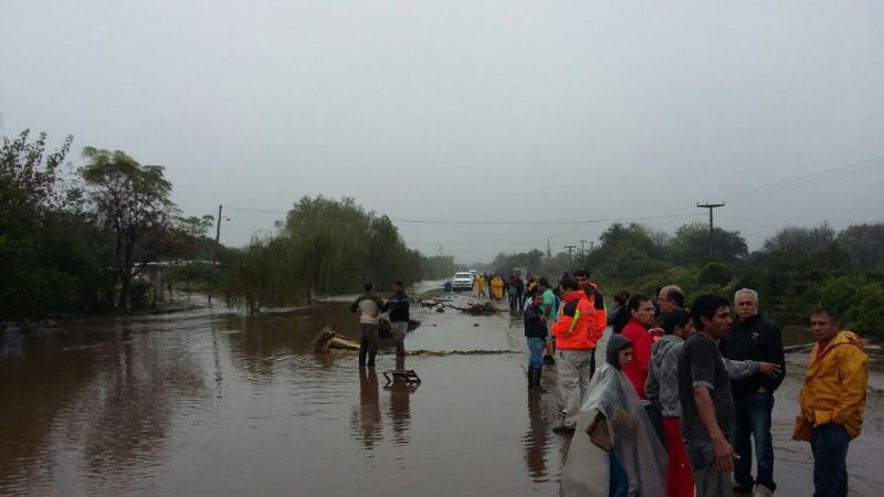 Creció el río en Los Altos y debieron evaucar familias