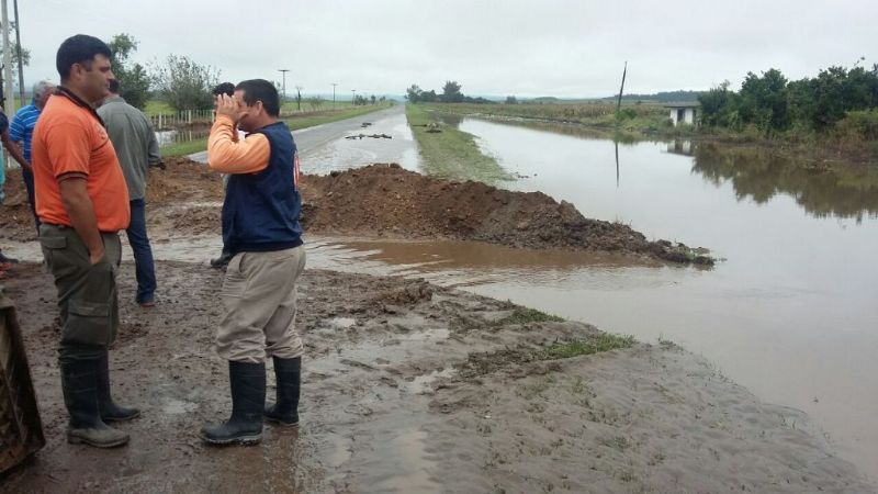 Creció el río en Los Altos y debieron evaucar familias