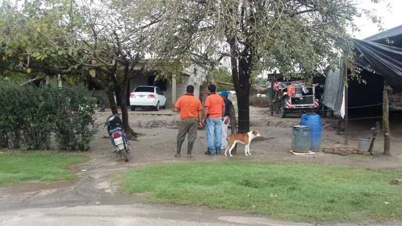 Creció el río en Los Altos y debieron evaucar familias