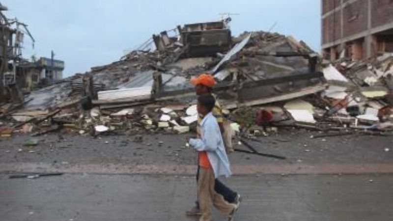 Ya son 235 los muertos y 1557 los heridos por el terremoto en Ecuador
