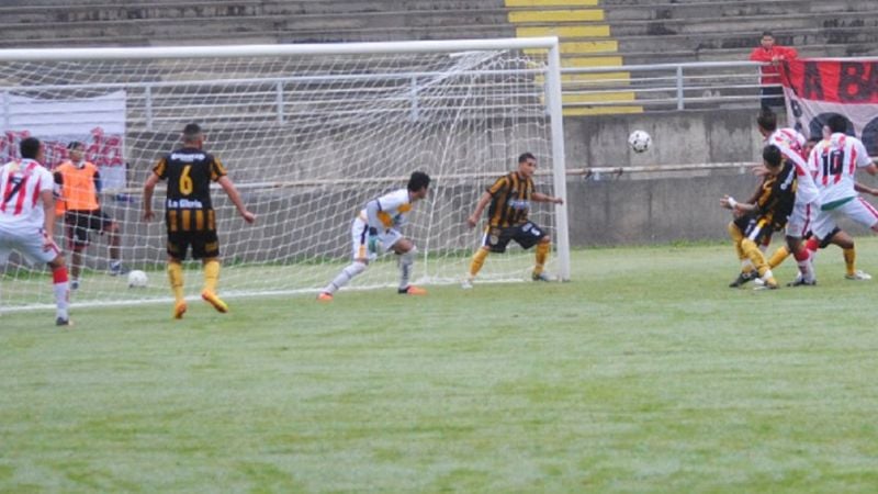 Gran triunfo de Villa Cubas y derrota de Policial