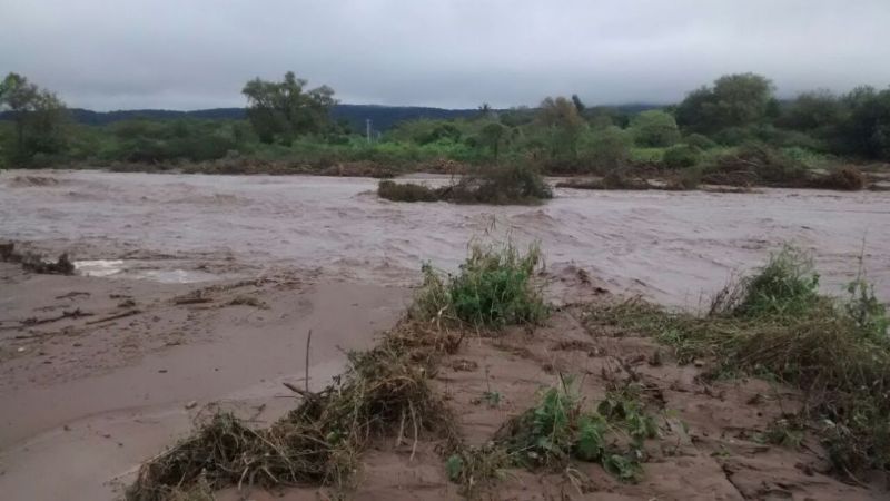 Crecida del río Huacra dejó sin luz a tres localidades catamarqueñas