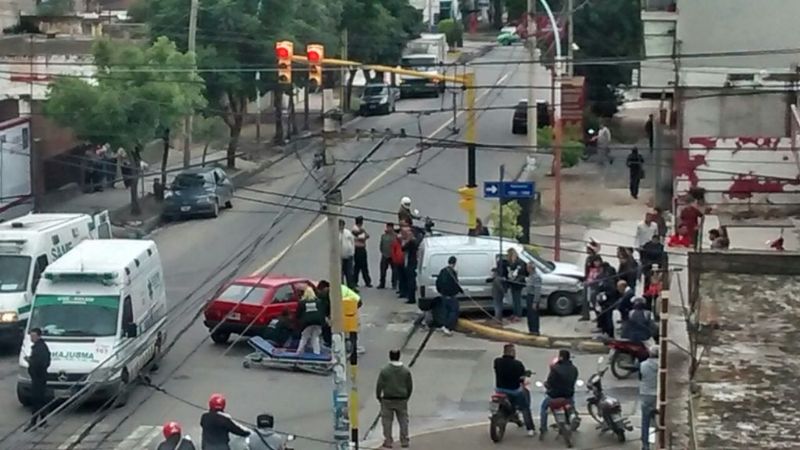 Violento choque en Ayacucho y Guemes