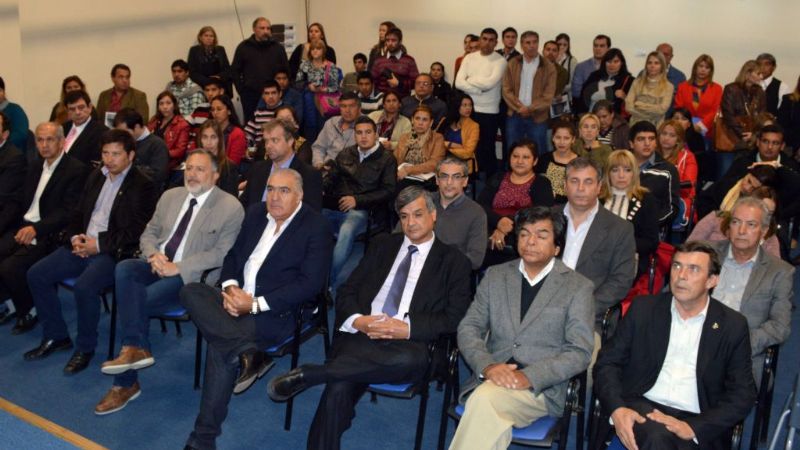 Convenio para que empleados legislativos terminen el secundario