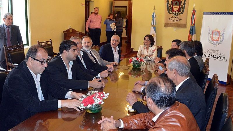 Gutiérrez y Senadores se reunieron con la Gobernadora
