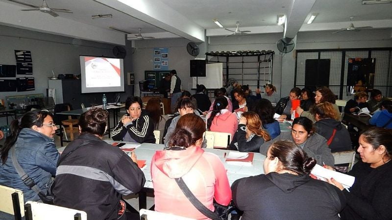 Capacitan a beneficiarias de Ellas Hacen en técnicas de construcción