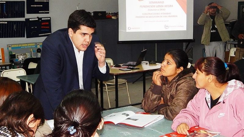 Capacitan a beneficiarias de Ellas Hacen en técnicas de construcción