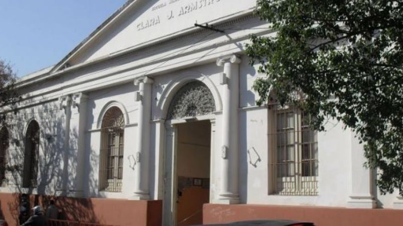 Padres toman jardín de la escuela Clara J. Armstrong