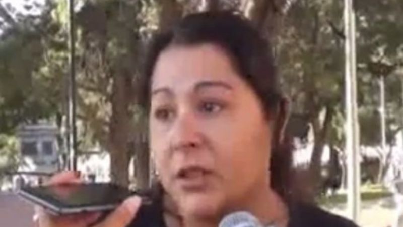 Madre soltera acampa frente a Casa de Gobierno