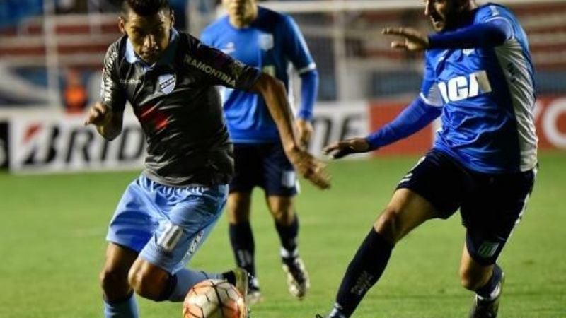 Con épico empate en la altura de La Paz, Racing pasó de ronda