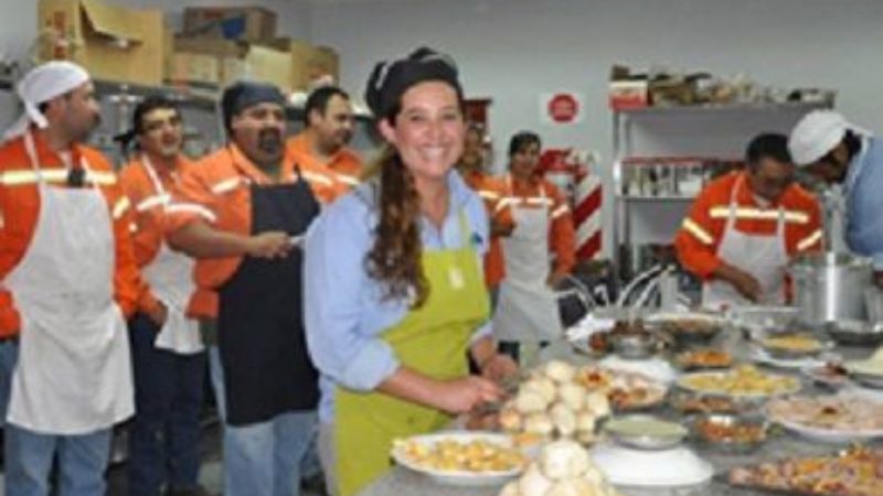 Empleados de Minera Alumbrera se graduaron como técnicos en Gastronomía