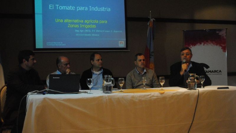 Catamarca capacita en producción de tomate