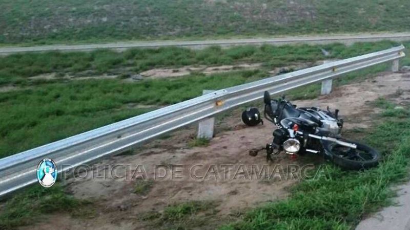 Joven lesionado tras derrapar su moto