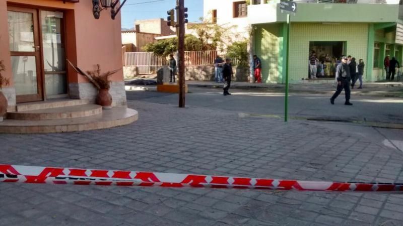 Murió una mujer tras ser embestida por un camión