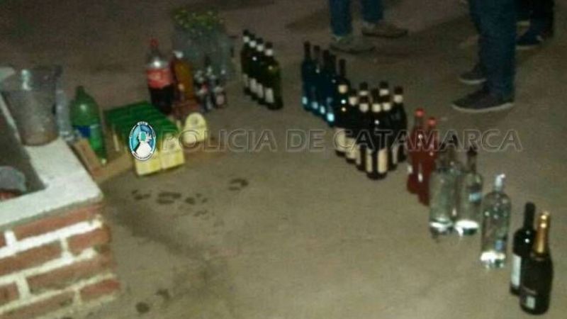 Clausuran una fiesta de presentación de buzos y secuestran bebidas alcohólicas