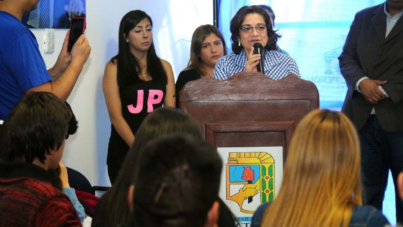 Lucía en el Congreso de la JP