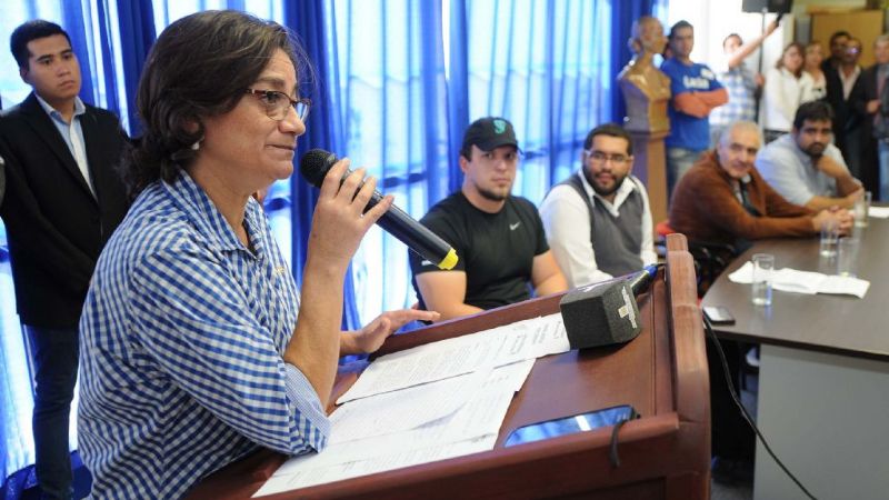 Lucía en el Congreso de la JP