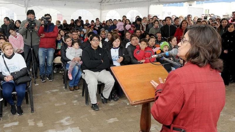 Lucía entregó viviendas a otras 70 familias en Valle Chico