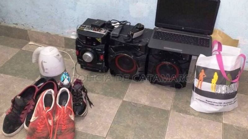 Dos jóvenes fueron atrapados cuando robaban en una casa