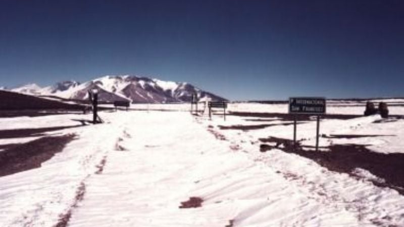 La Ruta CH 31 de Chile está intransitable por acumulación de nieve