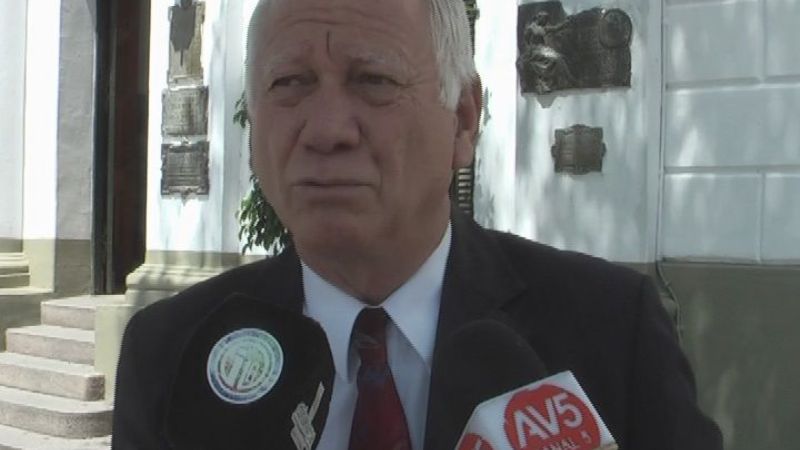 “Quiere echar a todos”