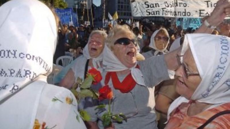 Las dos agrupaciones de Madres de Plaza de Mayo conmemoran su aniversario