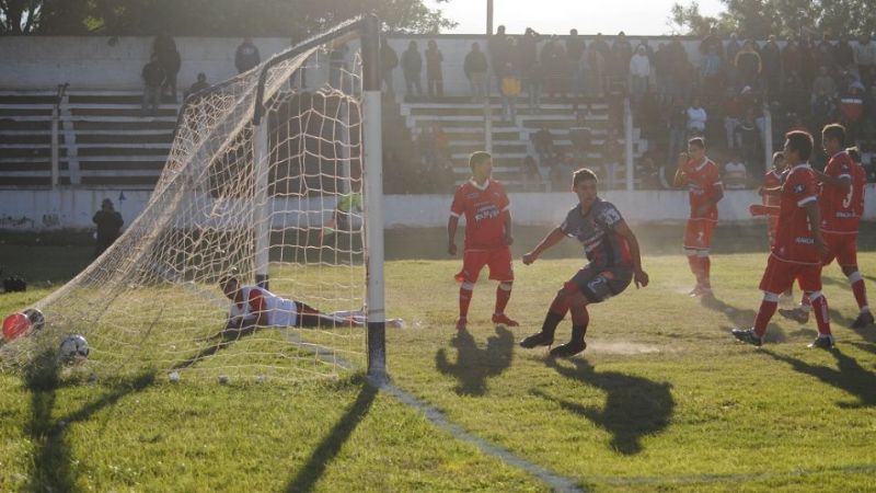 Sigue la leyenda de Ibáñez y Defensores pasó a la final del Federal “C”