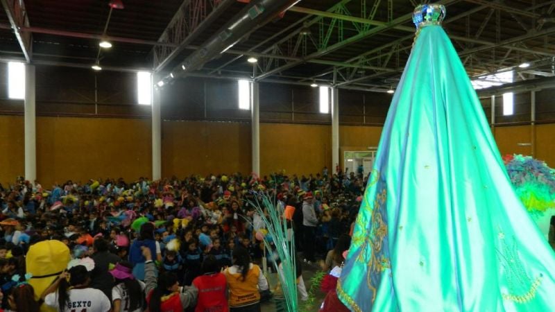 Homenaje de los jardines de infantes a la Virgen