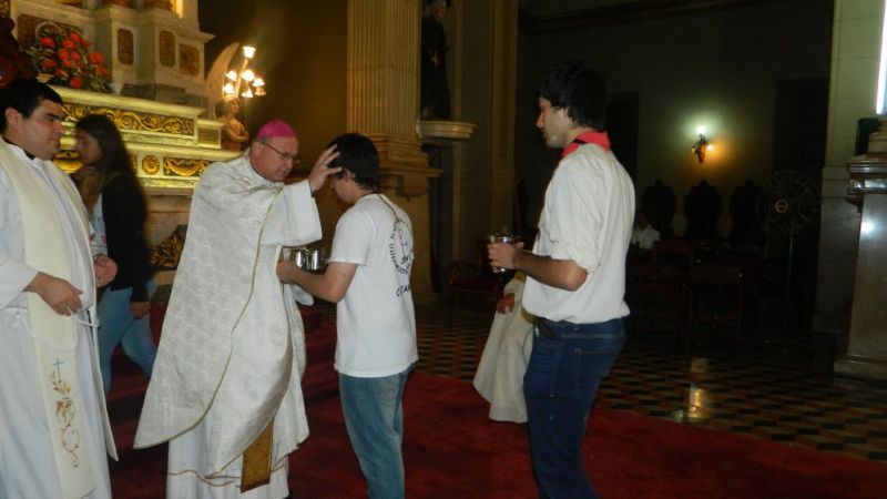 Homenaje de los jóvenes a la Virgen del Valle