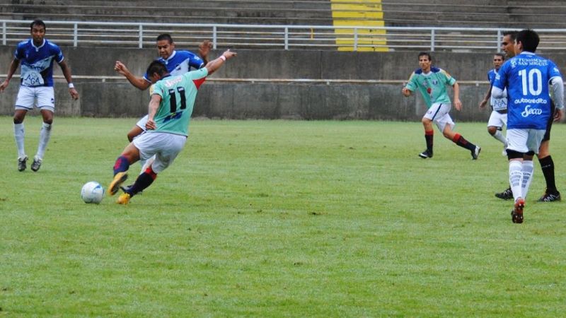 San Lorenzo de Alem logró un triunfo que lo aleja del descenso