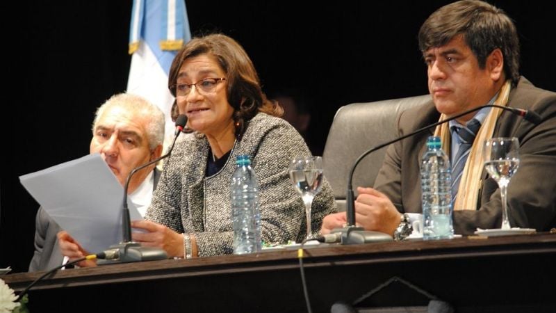 La planta permanente para los contratados se robó los aplausos